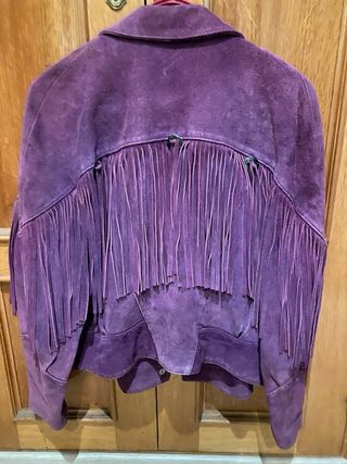Chaqueta ante morada M flecos