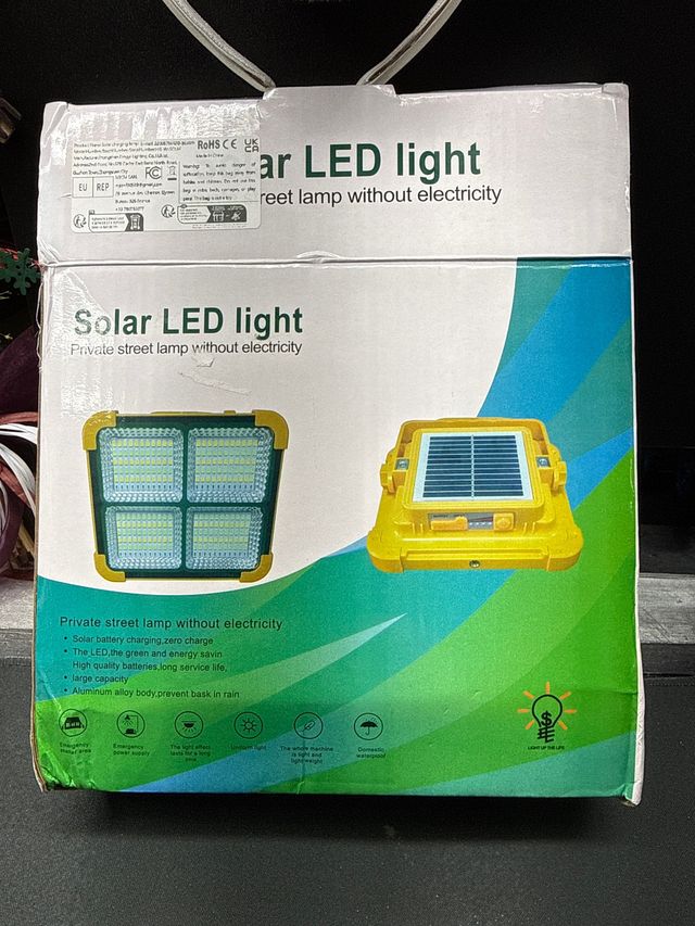 Foco Solar LED para Emergencias