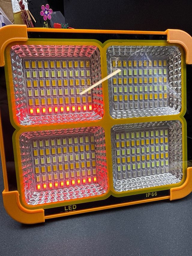 Foco Solar LED para Emergencias