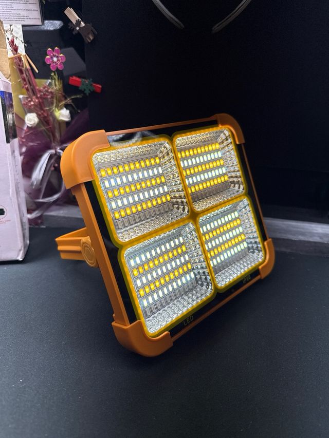 Foco Solar LED para Emergencias