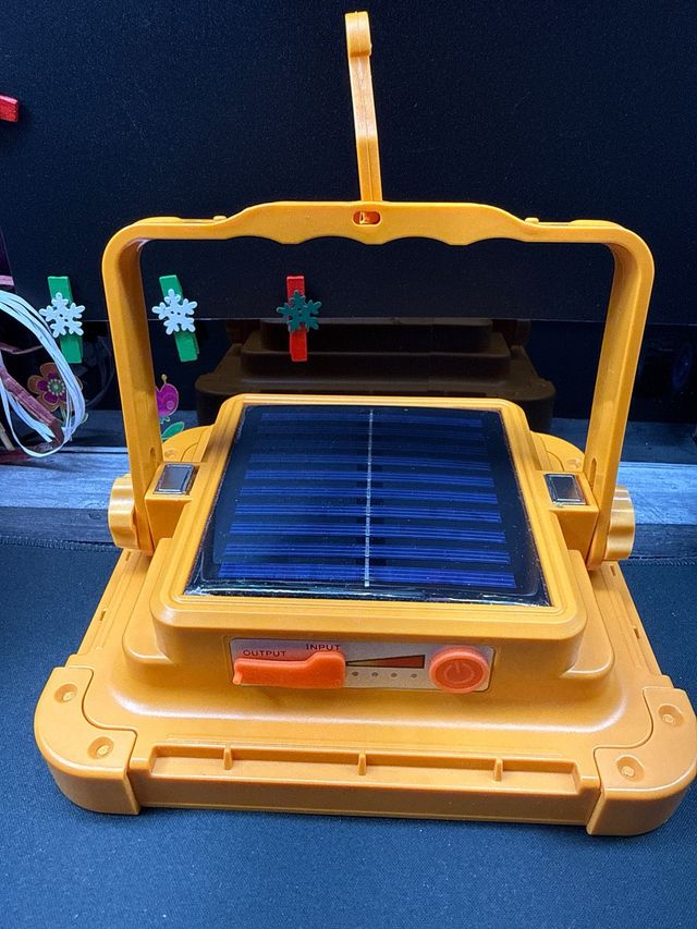 Foco Solar LED para Emergencias