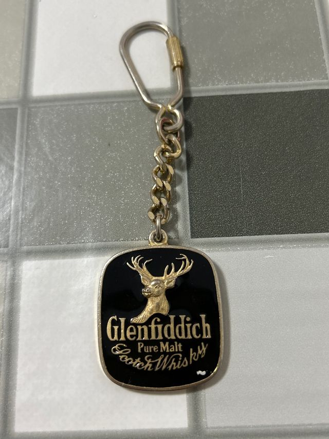Portachiavi antico Glenfiddich Scotch Whisky con cervo