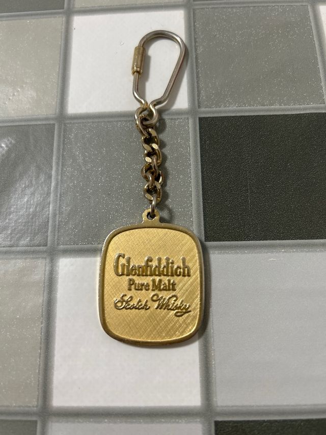 Portachiavi antico Glenfiddich Scotch Whisky con cervo