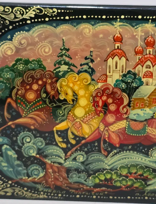 Caja lacada de estilo ruso