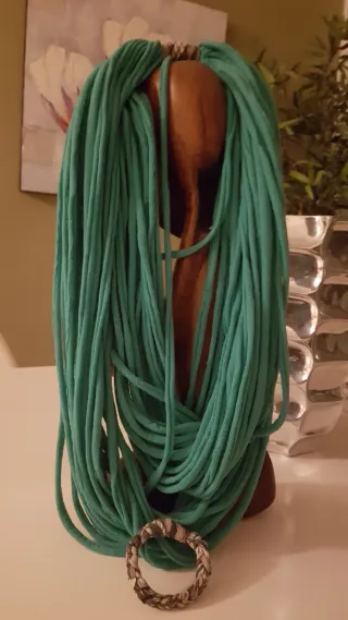 BUFANDA INFINITA  TIRAS. PULSERA ARTESANA TRAPILLO