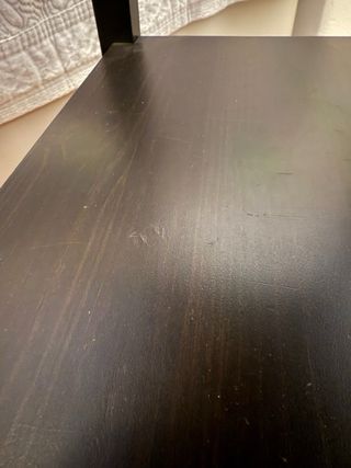 Mesa de noche de madera negra