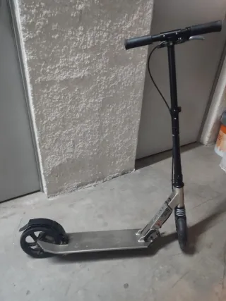 Patinete plegable plateado