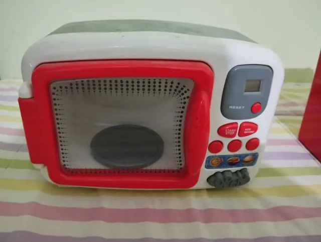 Lote de juguetes: cocina, teléfono, tren