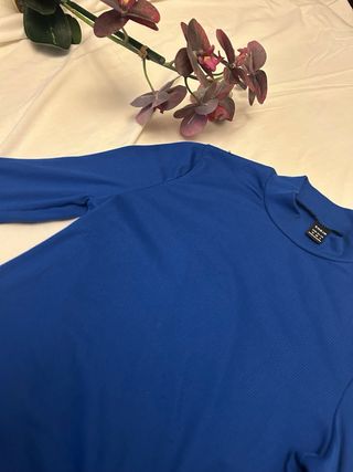 Top azul eléctrico Shein manga larga