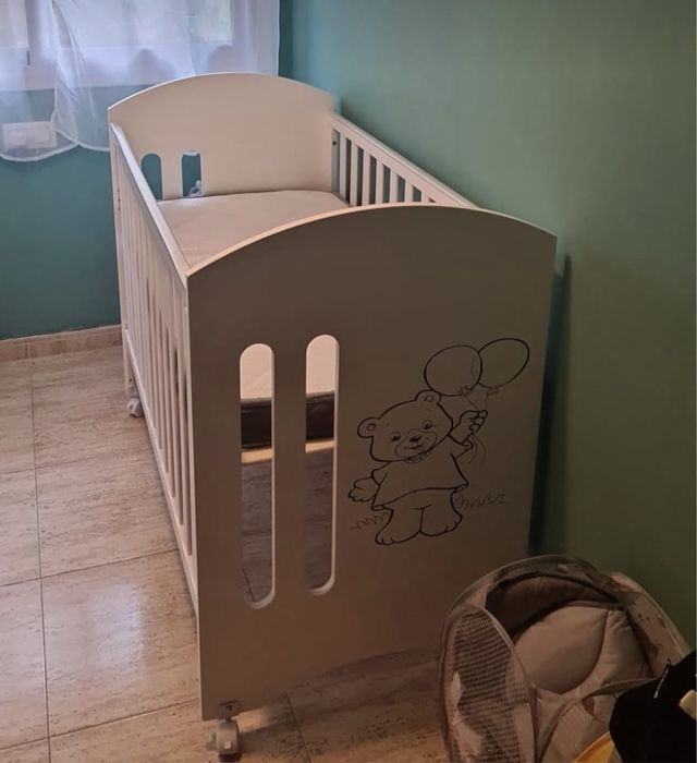 Cuna blanca para bebé casi sin uso
