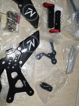 Estriberas Delanteras Yamaha R6 (2015-2024)