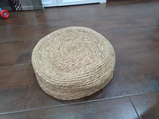 Cama para mascotas tejida a mano