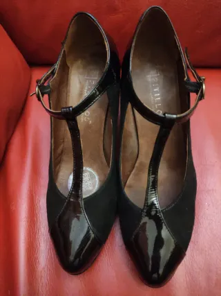 Zapatos Pitillos Negros T-Strap Charol