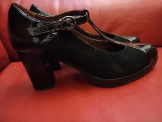 Zapatos Pitillos Negros T-Strap Charol