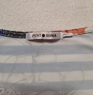 Camiseta cuello V flores y rayas