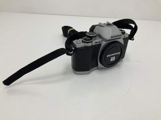 camara digital evil olympus om-d e-m10