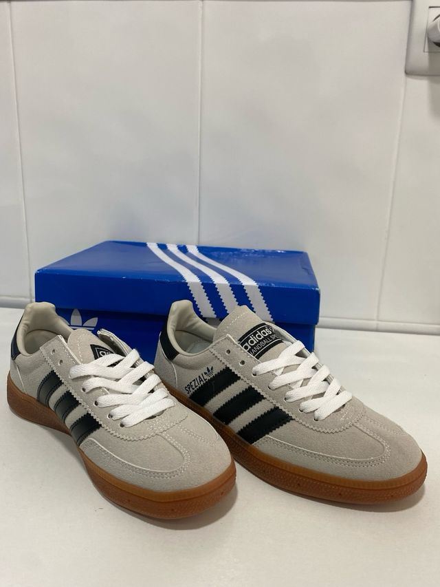Adidas Spezial Beige/Negro Nuevas