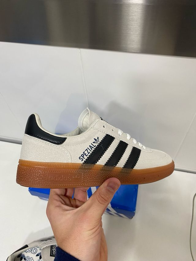 Adidas Spezial Beige/Negro Nuevas
