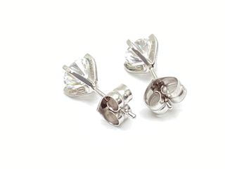 pendientes oro 18k con piedra con diamante de laboratorio