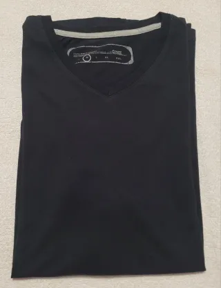 Camiseta básica cuello en V