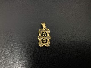 colgante oro 18k con piedra
