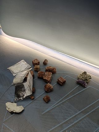 13 MINERALI, vari, aragoniti, grafite, talco, piriti, sfumature di pirite, ametista...