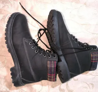 Anfibi neri foderati tartan