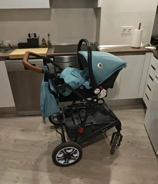 Carrito de bebé azul y gris