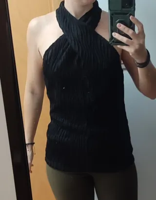 Blusa Shein Cruzada Negra