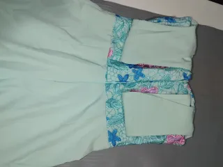 Mono largo verde con bordado floral