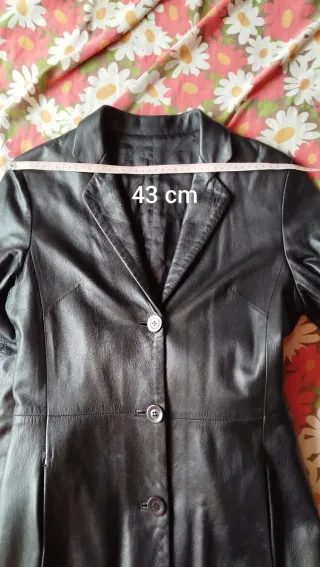 Abrigo de CUERO ENTALLADO negro MUJER