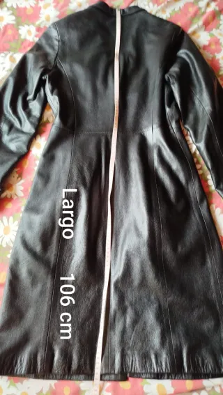 Abrigo de CUERO ENTALLADO negro MUJER