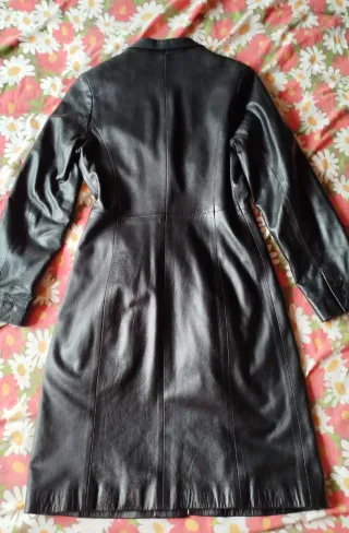 Abrigo de CUERO ENTALLADO negro MUJER