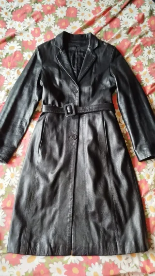 Abrigo de CUERO ENTALLADO negro MUJER