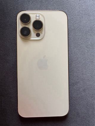 iPhone 16 Pro Max Dorado 95% Batería + 3 Fundas