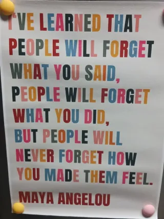 Poster c/Citação de Maya Angelou