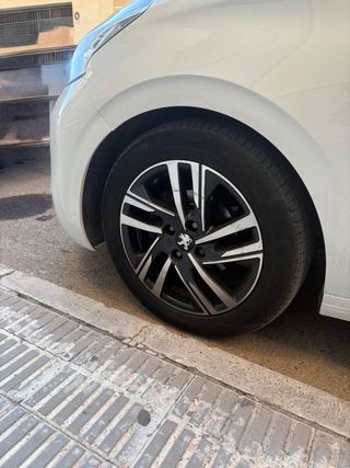 Peugeot 208 like 2014