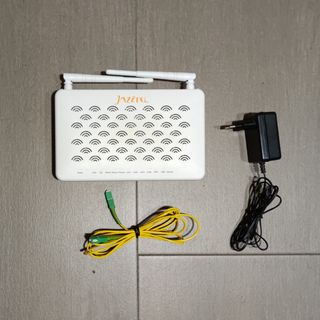 Router Jazztel ZTE con adaptador y cable