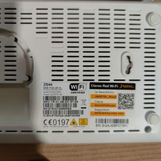 Router Jazztel ZTE con adaptador y cable