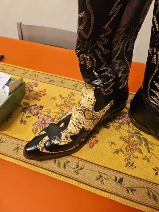 Botas camperas negras y beige talla 40