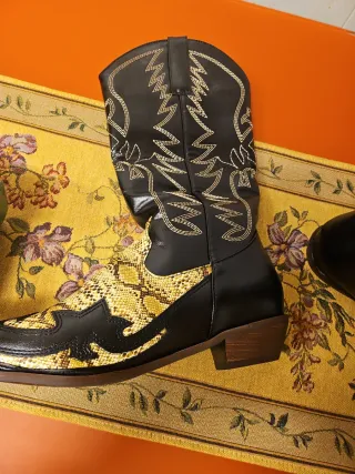 Botas camperas negras y beige talla 40