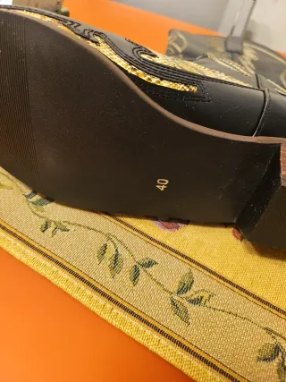 Botas camperas negras y beige talla 40