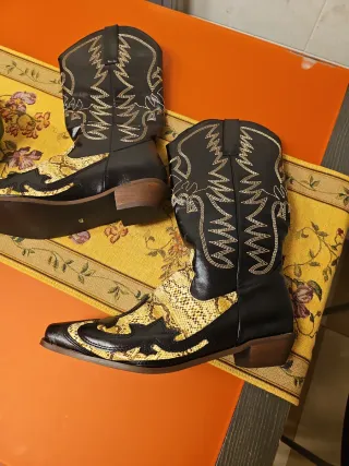 Botas camperas negras y beige talla 40