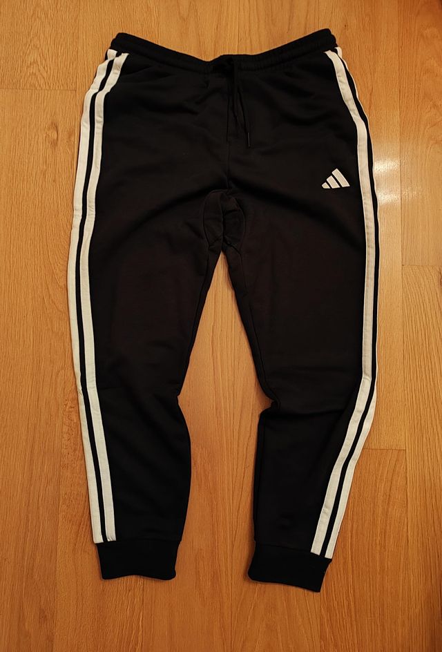 Pantalones Adidas negros con rayas