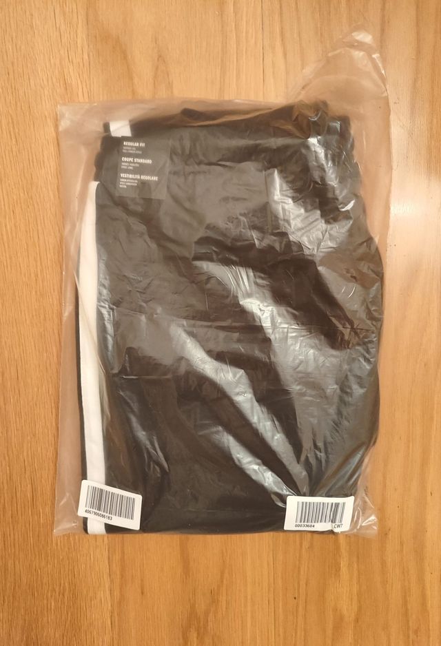 Pantalones Adidas negros con rayas