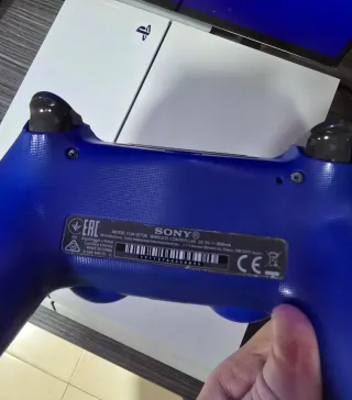 PS4 Blanca + Mando, cascos, base de carga y juegos