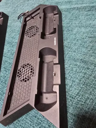 PS4 Blanca + Mando, cascos, base de carga y juegos