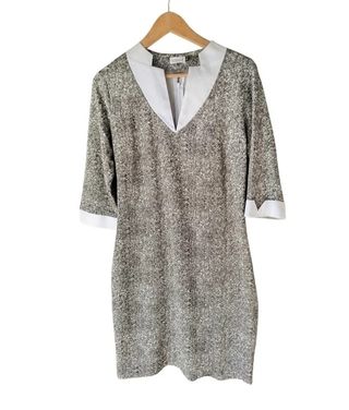 Vestito jaspeato elastico con dettagli