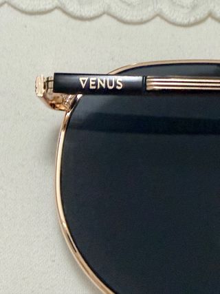 Gafas de sol Venus doradas y negras