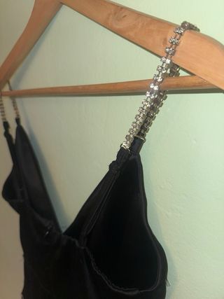 Vestido fiesta negro con detalles plateados